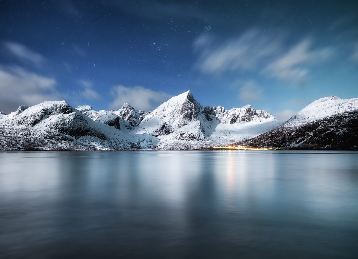 Capturing the Endless Horizon: Master Coastal Photography in Dynamic Light