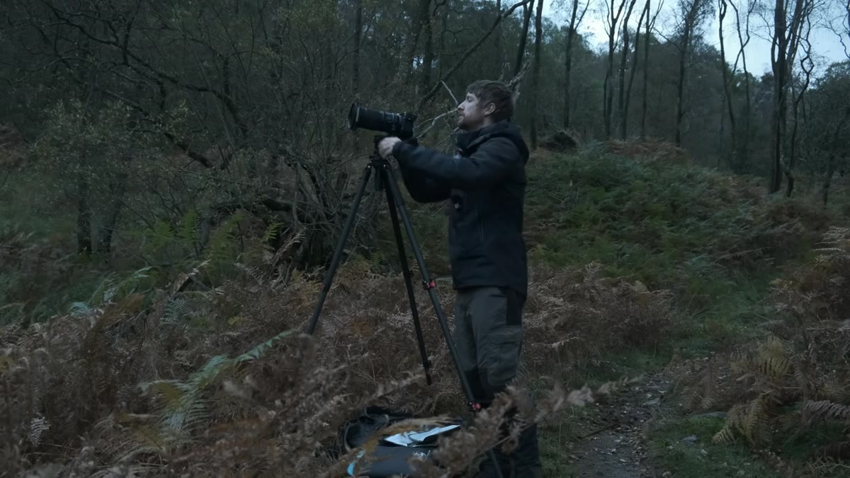Heaton rotating a circular polarizer on the lens