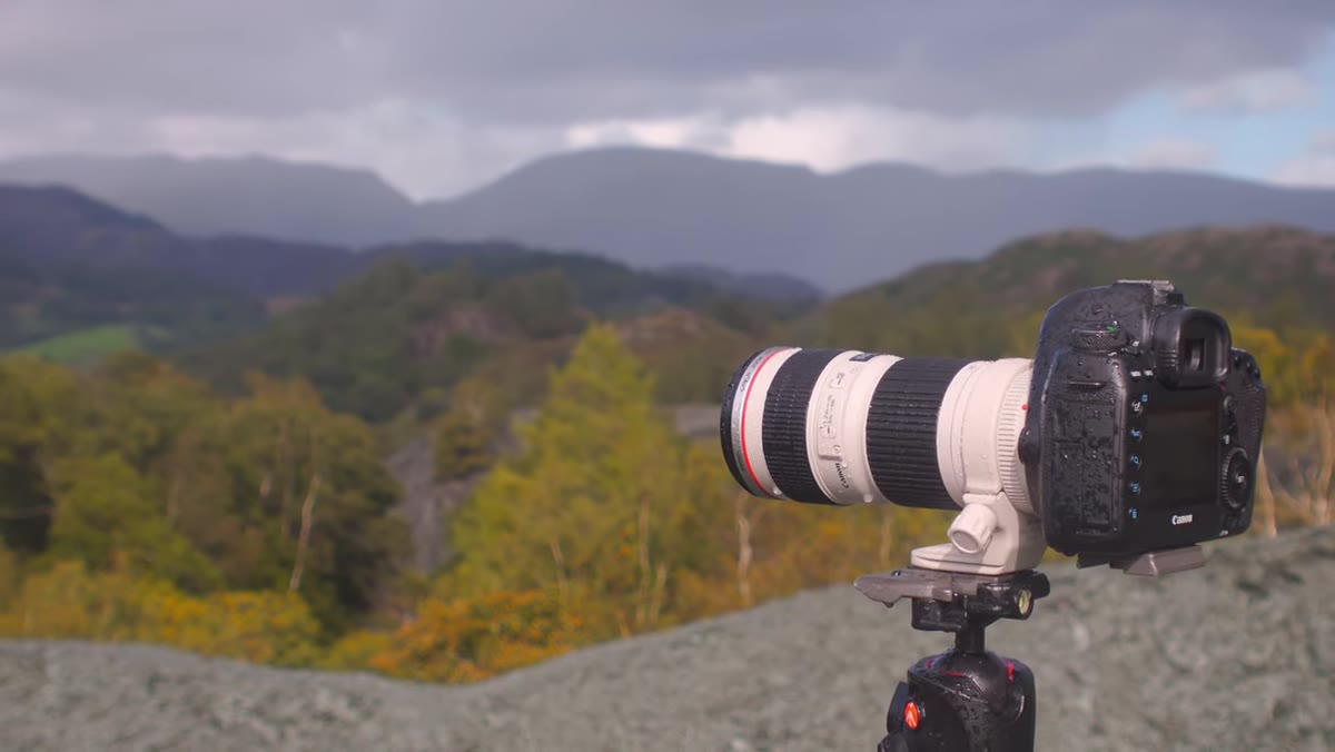 70-200mm lens on camera, focal length set around 100mm