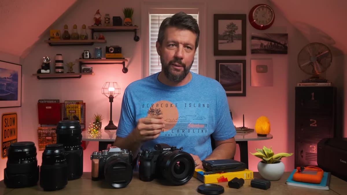 Camera being aimed at landscape, autofocus behavior visible