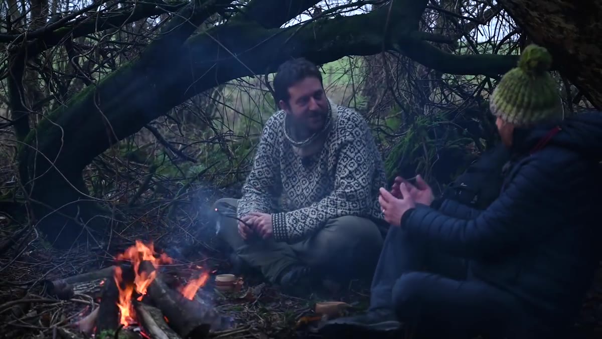 Nigel and Morten settle into the photography blind before sunrise