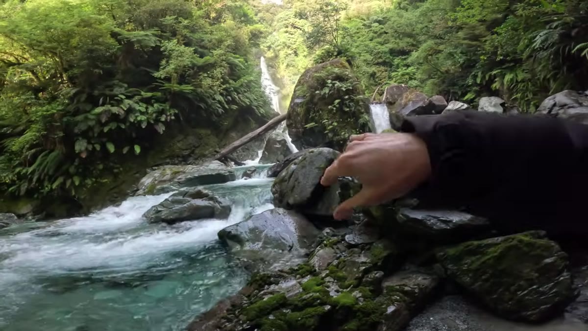 Patino struggling to find clean composition around deep pools