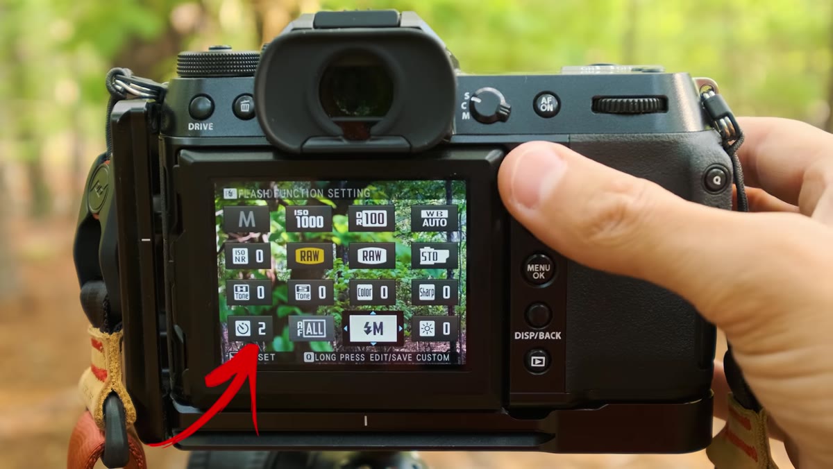 Camera menu showing self-timer set to 10 seconds